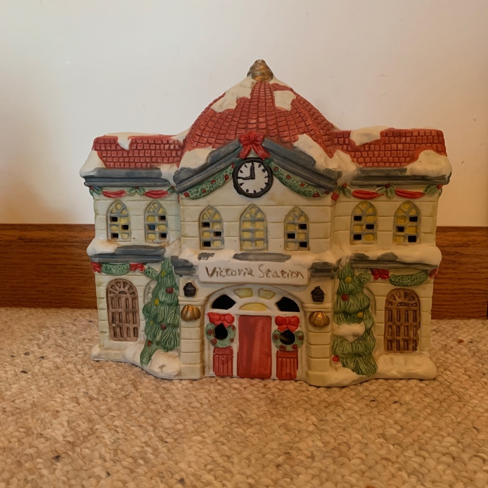 COPY - Dickens Collectable 1994 Victoria Station